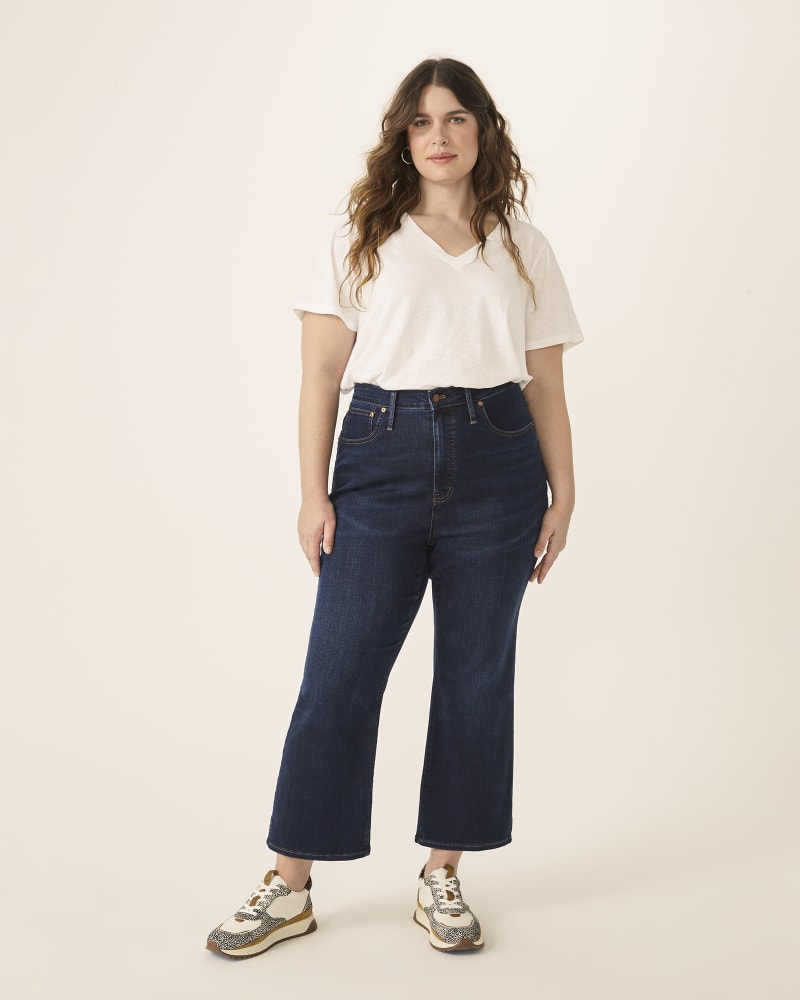 Plus size model wearing Curvy Cali Demi-Boot Jeans in Larkspur Wash by Madewell | Dia&Co | dia_product_style_image_id:177272